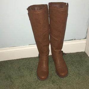 Never worn shoe dazzle boots light brown size 8